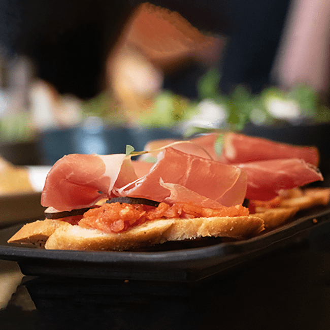 platillo pan tomate con jamón serrano